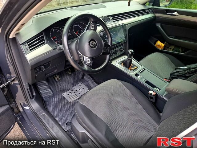 Серый Фольксваген Пассат, объемом двигателя 1.6 л и пробегом 288 тыс. км за 13200 $, фото 4 на Automoto.ua