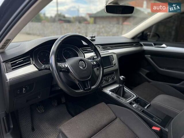 Серый Фольксваген Пассат, объемом двигателя 1.6 л и пробегом 256 тыс. км за 12900 $, фото 6 на Automoto.ua