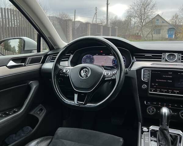 Серый Фольксваген Пассат, объемом двигателя 1.6 л и пробегом 278 тыс. км за 13300 $, фото 16 на Automoto.ua