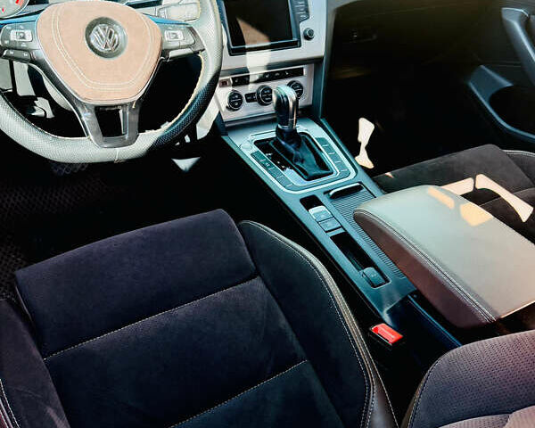 Серый Фольксваген Пассат, объемом двигателя 1.97 л и пробегом 305 тыс. км за 14500 $, фото 8 на Automoto.ua