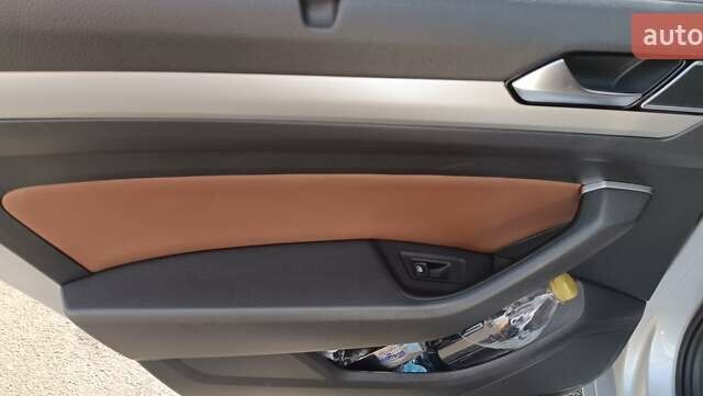 Серый Фольксваген Пассат, объемом двигателя 1.6 л и пробегом 235 тыс. км за 12800 $, фото 39 на Automoto.ua