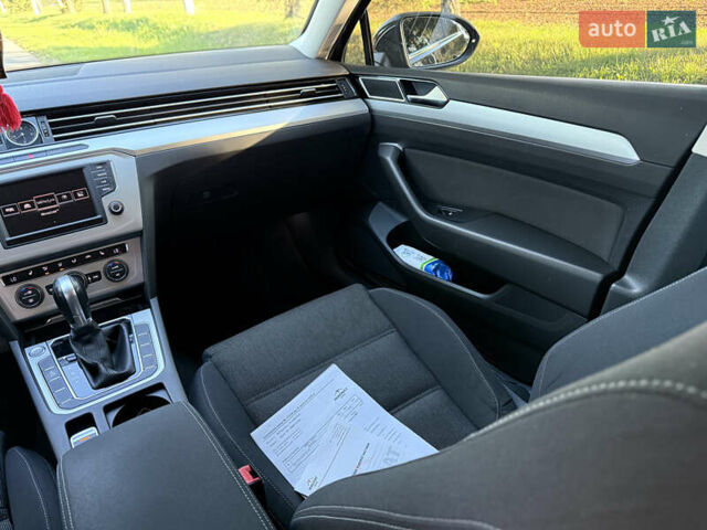 Серый Фольксваген Пассат, объемом двигателя 2 л и пробегом 285 тыс. км за 13700 $, фото 7 на Automoto.ua