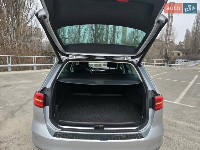 Серый Фольксваген Пассат, объемом двигателя 1.97 л и пробегом 198 тыс. км за 25000 $, фото 23 на Automoto.ua