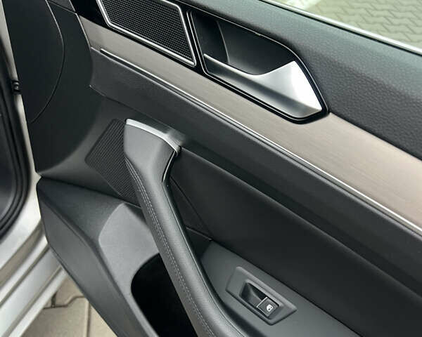 Сірий Фольксваген Пассат, об'ємом двигуна 1.6 л та пробігом 260 тис. км за 13999 $, фото 16 на Automoto.ua