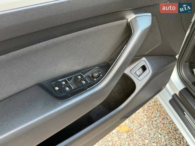 Серый Фольксваген Пассат, объемом двигателя 1.97 л и пробегом 380 тыс. км за 13500 $, фото 26 на Automoto.ua