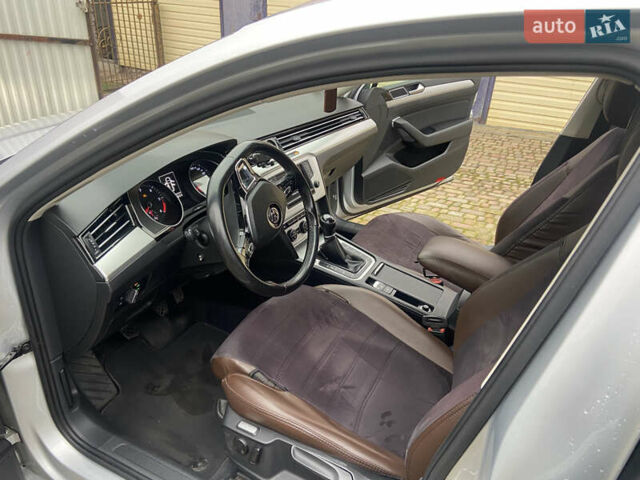 Серый Фольксваген Пассат, объемом двигателя 1.6 л и пробегом 320 тыс. км за 13500 $, фото 4 на Automoto.ua