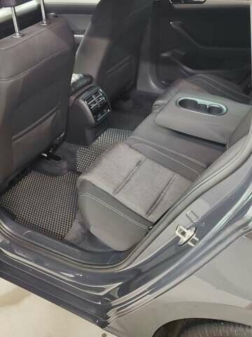 Серый Фольксваген Пассат, объемом двигателя 1.97 л и пробегом 258 тыс. км за 14200 $, фото 6 на Automoto.ua