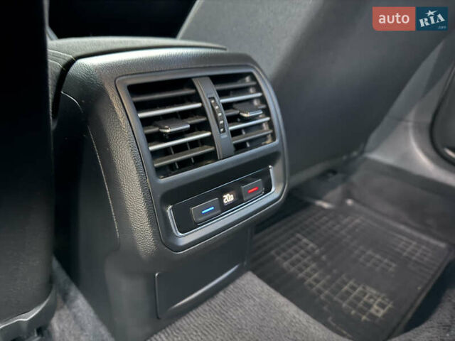 Серый Фольксваген Пассат, объемом двигателя 1.6 л и пробегом 237 тыс. км за 12800 $, фото 15 на Automoto.ua