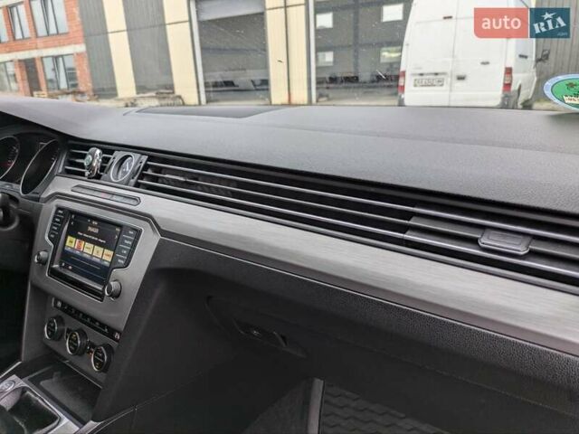 Серый Фольксваген Пассат, объемом двигателя 1.97 л и пробегом 320 тыс. км за 13400 $, фото 15 на Automoto.ua