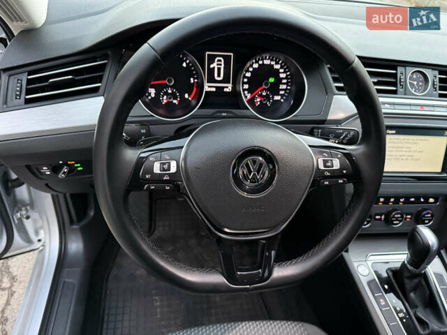 Серый Фольксваген Пассат, объемом двигателя 1.6 л и пробегом 237 тыс. км за 12800 $, фото 25 на Automoto.ua