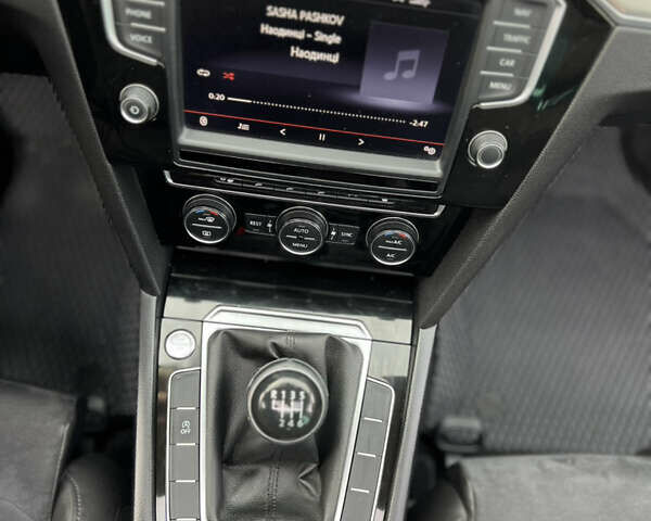 Серый Фольксваген Пассат, объемом двигателя 1.6 л и пробегом 265 тыс. км за 13200 $, фото 67 на Automoto.ua