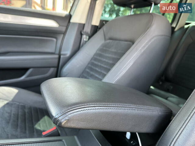 Серый Фольксваген Пассат, объемом двигателя 1.97 л и пробегом 275 тыс. км за 15999 $, фото 42 на Automoto.ua