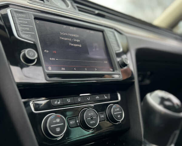 Серый Фольксваген Пассат, объемом двигателя 1.6 л и пробегом 265 тыс. км за 13200 $, фото 68 на Automoto.ua