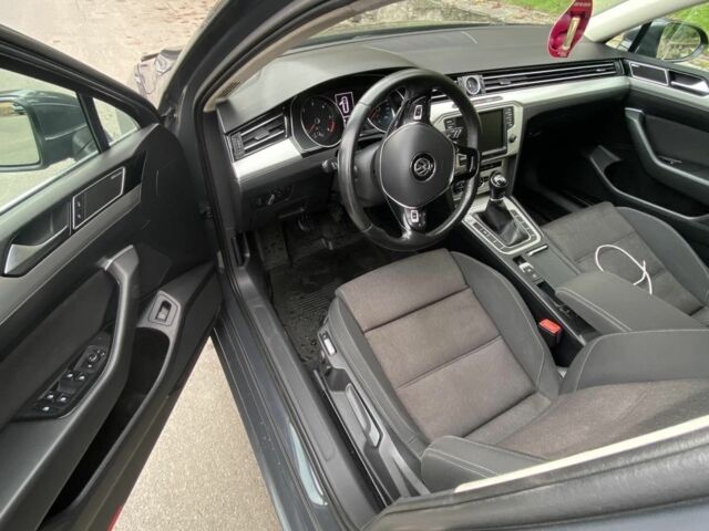 Серый Фольксваген Пассат, объемом двигателя 1.6 л и пробегом 228 тыс. км за 11900 $, фото 4 на Automoto.ua