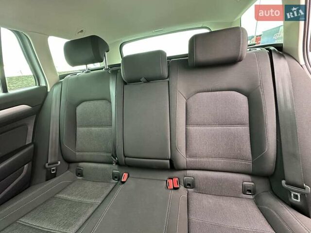 Серый Фольксваген Пассат, объемом двигателя 1.97 л и пробегом 306 тыс. км за 15000 $, фото 31 на Automoto.ua