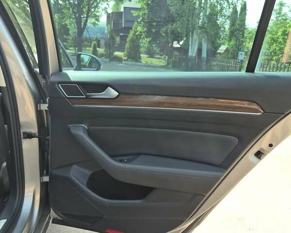 Серый Фольксваген Пассат, объемом двигателя 1.97 л и пробегом 267 тыс. км за 19000 $, фото 16 на Automoto.ua