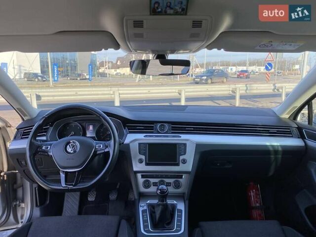 Сірий Фольксваген Пассат, об'ємом двигуна 1.6 л та пробігом 257 тис. км за 13300 $, фото 22 на Automoto.ua