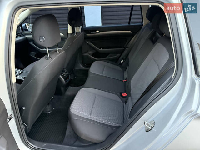 Серый Фольксваген Пассат, объемом двигателя 1.6 л и пробегом 237 тыс. км за 12800 $, фото 16 на Automoto.ua