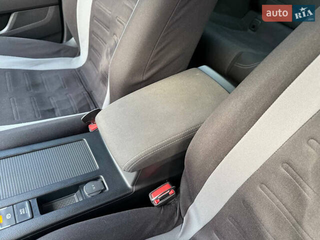 Серый Фольксваген Пассат, объемом двигателя 1.97 л и пробегом 380 тыс. км за 13500 $, фото 35 на Automoto.ua