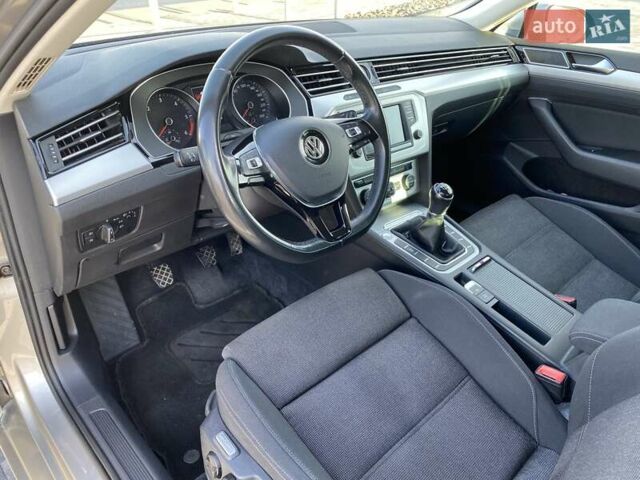 Сірий Фольксваген Пассат, об'ємом двигуна 1.6 л та пробігом 257 тис. км за 13300 $, фото 24 на Automoto.ua