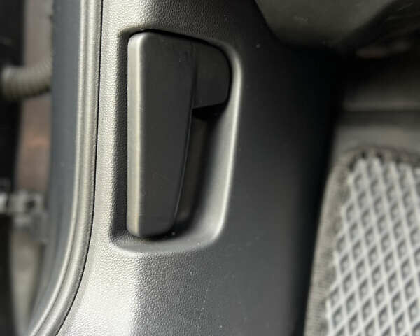 Серый Фольксваген Пассат, объемом двигателя 1.6 л и пробегом 265 тыс. км за 13200 $, фото 44 на Automoto.ua