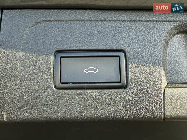 Серый Фольксваген Пассат, объемом двигателя 2 л и пробегом 195 тыс. км за 16999 $, фото 49 на Automoto.ua