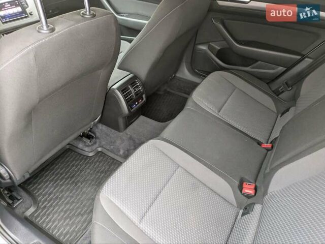Серый Фольксваген Пассат, объемом двигателя 1.97 л и пробегом 320 тыс. км за 13400 $, фото 5 на Automoto.ua