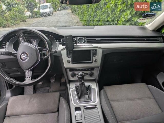 Серый Фольксваген Пассат, объемом двигателя 1.6 л и пробегом 290 тыс. км за 11499 $, фото 13 на Automoto.ua