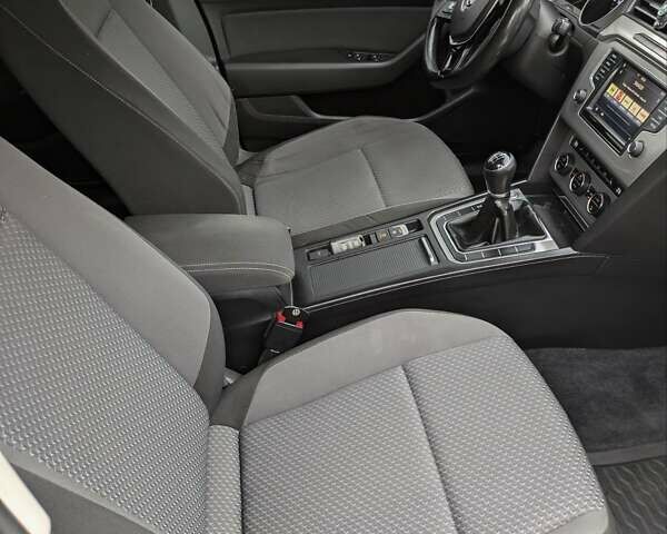 Серый Фольксваген Пассат, объемом двигателя 1.97 л и пробегом 320 тыс. км за 13400 $, фото 13 на Automoto.ua