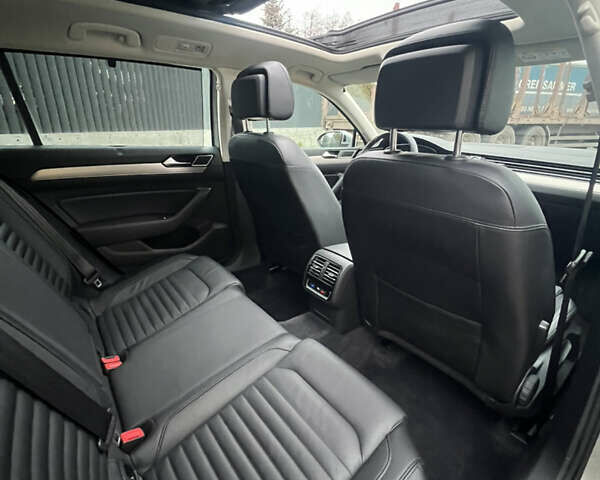 Сірий Фольксваген Пассат, об'ємом двигуна 1.6 л та пробігом 260 тис. км за 13999 $, фото 46 на Automoto.ua