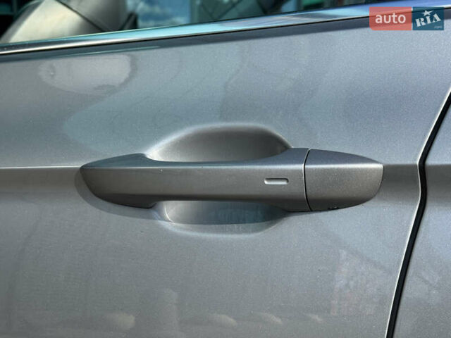 Сірий Фольксваген Пассат, об'ємом двигуна 1.6 л та пробігом 264 тис. км за 15800 $, фото 5 на Automoto.ua