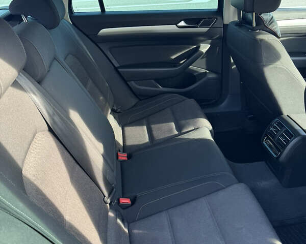 Сірий Фольксваген Пассат, об'ємом двигуна 1.97 л та пробігом 265 тис. км за 13999 $, фото 23 на Automoto.ua