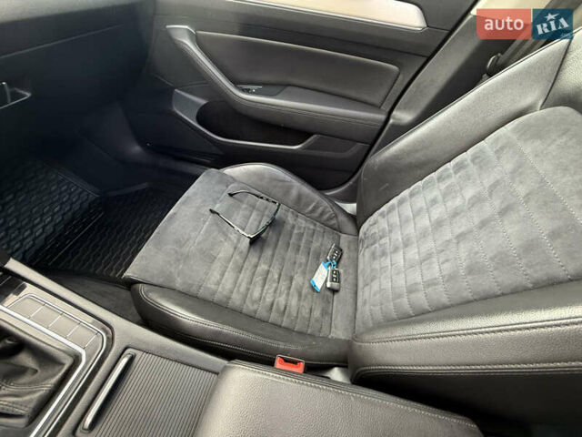Сірий Фольксваген Пассат, об'ємом двигуна 1.97 л та пробігом 235 тис. км за 18200 $, фото 25 на Automoto.ua