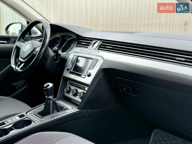 Серый Фольксваген Пассат, объемом двигателя 2 л и пробегом 181 тыс. км за 13499 $, фото 4 на Automoto.ua