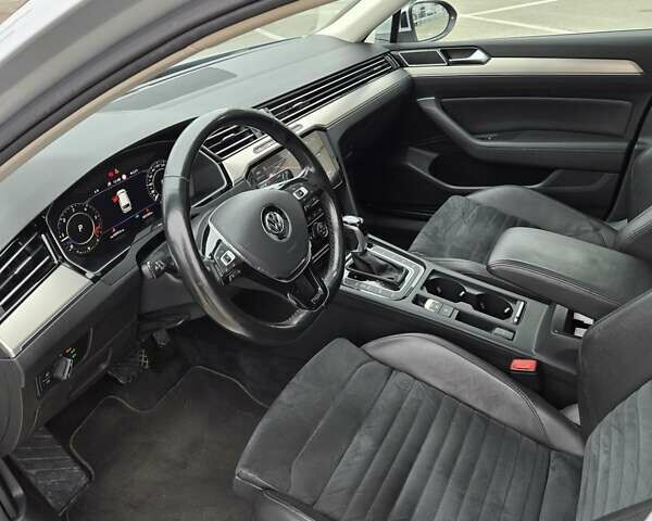 Серый Фольксваген Пассат, объемом двигателя 1.97 л и пробегом 198 тыс. км за 25000 $, фото 13 на Automoto.ua