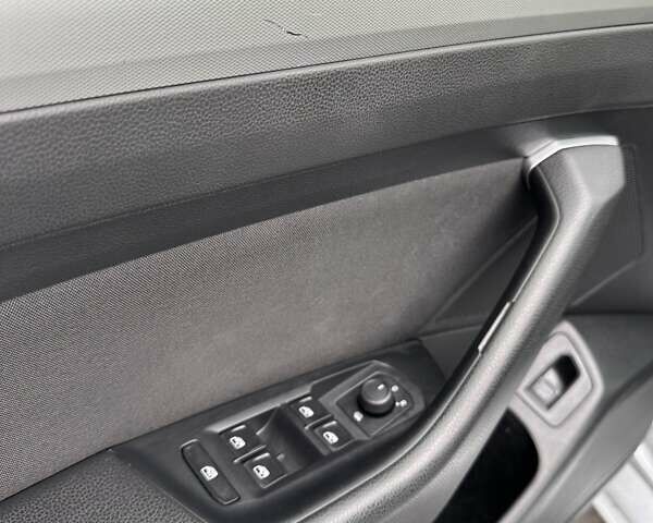 Серый Фольксваген Пассат, объемом двигателя 1.97 л и пробегом 306 тыс. км за 15000 $, фото 38 на Automoto.ua