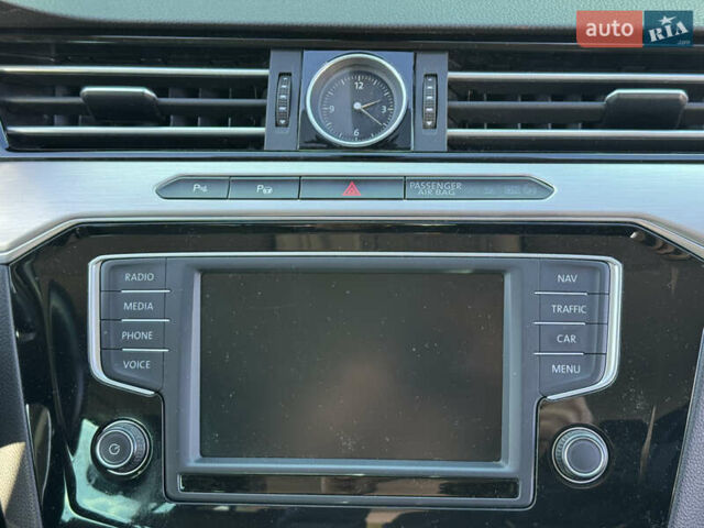 Сірий Фольксваген Пассат, об'ємом двигуна 1.6 л та пробігом 264 тис. км за 15800 $, фото 11 на Automoto.ua