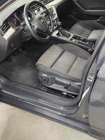 Серый Фольксваген Пассат, объемом двигателя 1.97 л и пробегом 258 тыс. км за 14200 $, фото 3 на Automoto.ua