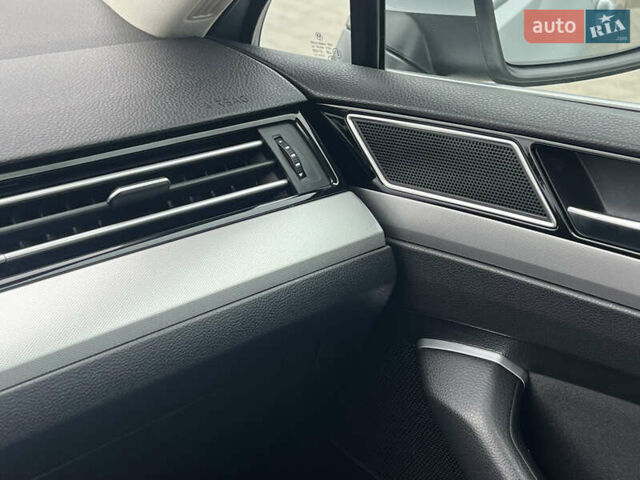 Серый Фольксваген Пассат, объемом двигателя 1.6 л и пробегом 263 тыс. км за 13500 $, фото 20 на Automoto.ua