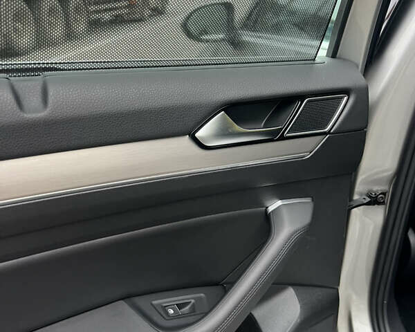 Сірий Фольксваген Пассат, об'ємом двигуна 1.6 л та пробігом 260 тис. км за 13999 $, фото 41 на Automoto.ua