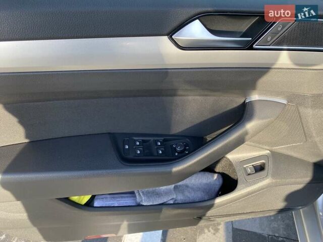 Сірий Фольксваген Пассат, об'ємом двигуна 1.6 л та пробігом 257 тис. км за 13300 $, фото 25 на Automoto.ua