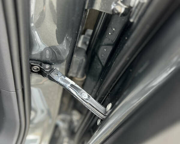 Серый Фольксваген Пассат, объемом двигателя 1.6 л и пробегом 265 тыс. км за 13200 $, фото 83 на Automoto.ua