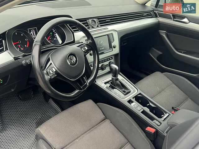 Серый Фольксваген Пассат, объемом двигателя 1.6 л и пробегом 263 тыс. км за 13500 $, фото 11 на Automoto.ua