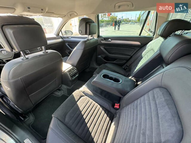 Сірий Фольксваген Пассат, об'ємом двигуна 1.6 л та пробігом 264 тис. км за 15800 $, фото 57 на Automoto.ua