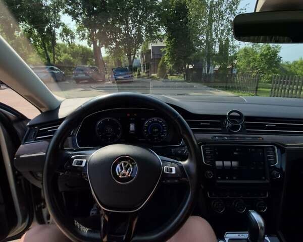 Серый Фольксваген Пассат, объемом двигателя 1.97 л и пробегом 267 тыс. км за 19000 $, фото 30 на Automoto.ua