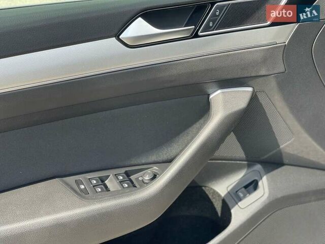 Серый Фольксваген Пассат, объемом двигателя 1.8 л и пробегом 165 тыс. км за 15500 $, фото 14 на Automoto.ua