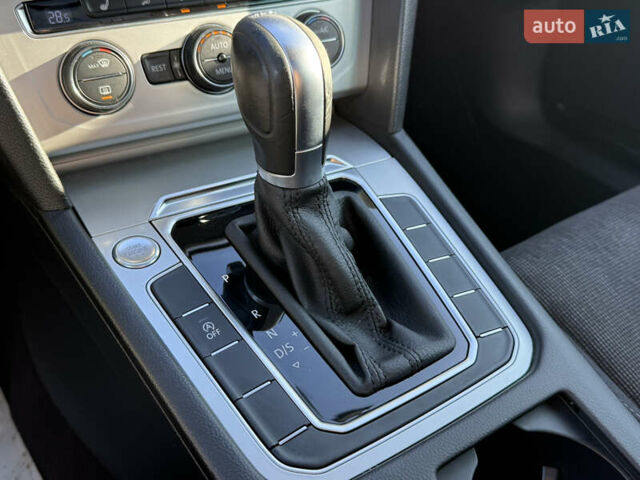 Серый Фольксваген Пассат, объемом двигателя 2 л и пробегом 195 тыс. км за 16999 $, фото 61 на Automoto.ua