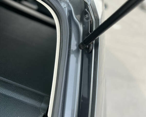 Серый Фольксваген Пассат, объемом двигателя 1.6 л и пробегом 265 тыс. км за 13200 $, фото 75 на Automoto.ua