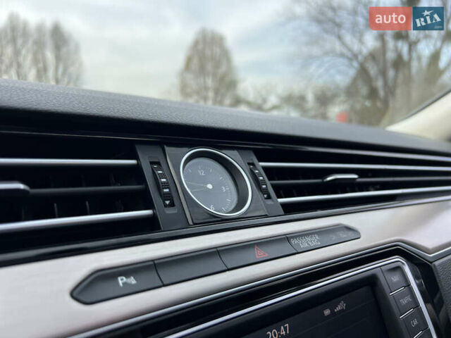 Серый Фольксваген Пассат, объемом двигателя 1.6 л и пробегом 265 тыс. км за 13200 $, фото 66 на Automoto.ua