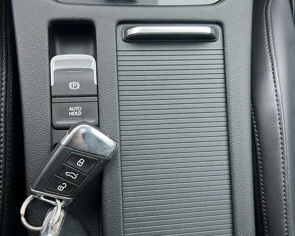 Сірий Фольксваген Пассат, об'ємом двигуна 1.6 л та пробігом 260 тис. км за 13999 $, фото 35 на Automoto.ua